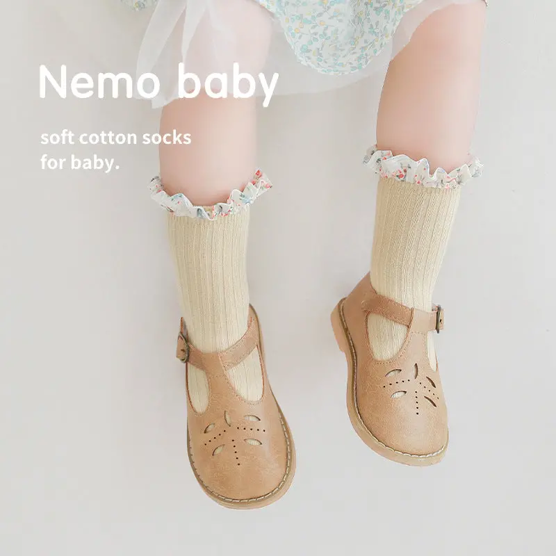 Korean-Inspired Girls' Combed Cotton Socks With Floral Lace Detailing 1