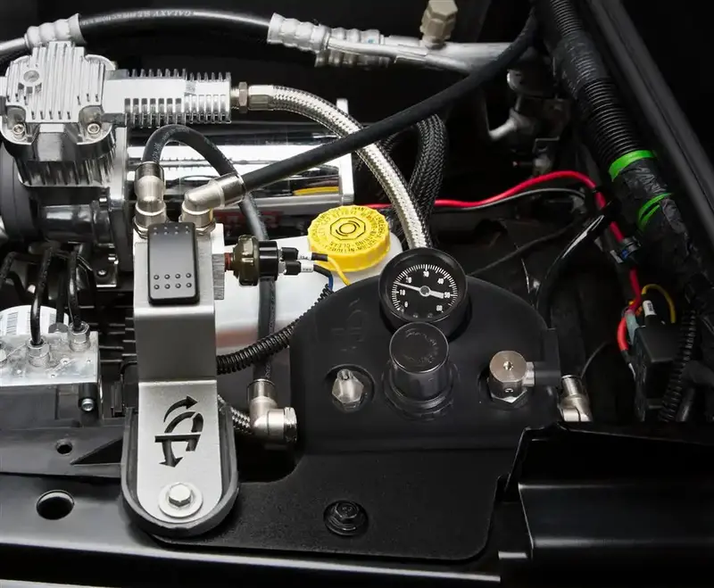 Engine-Mounted Four-Tire Inflation System For On-The-Go Pressure Adjustment 1